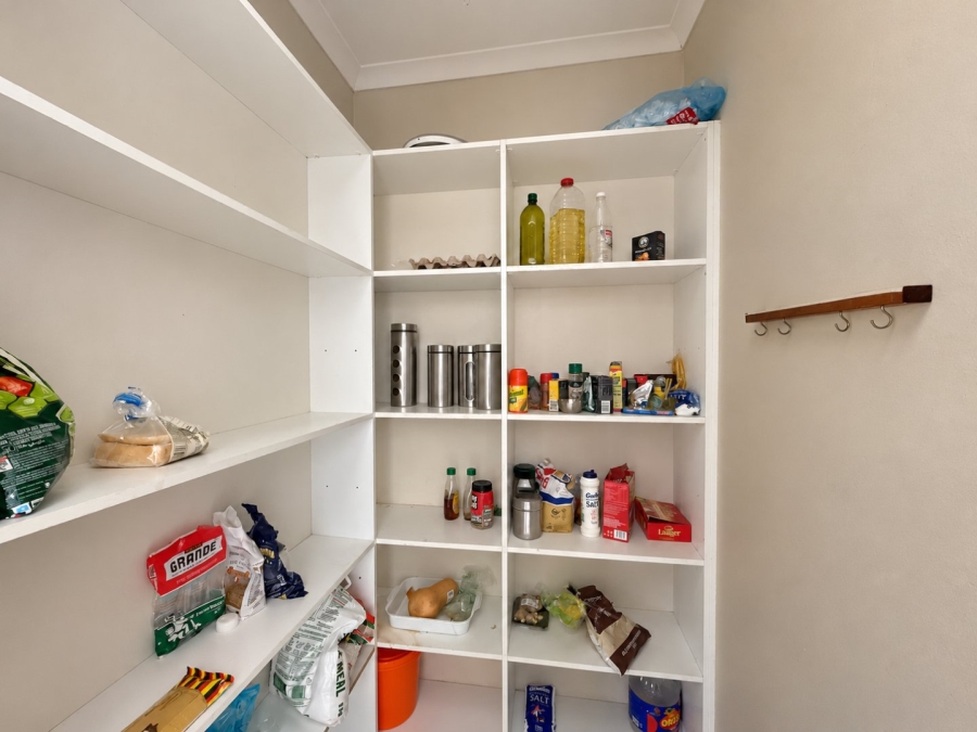 To Let 3 Bedroom Property for Rent in Hillside Free State